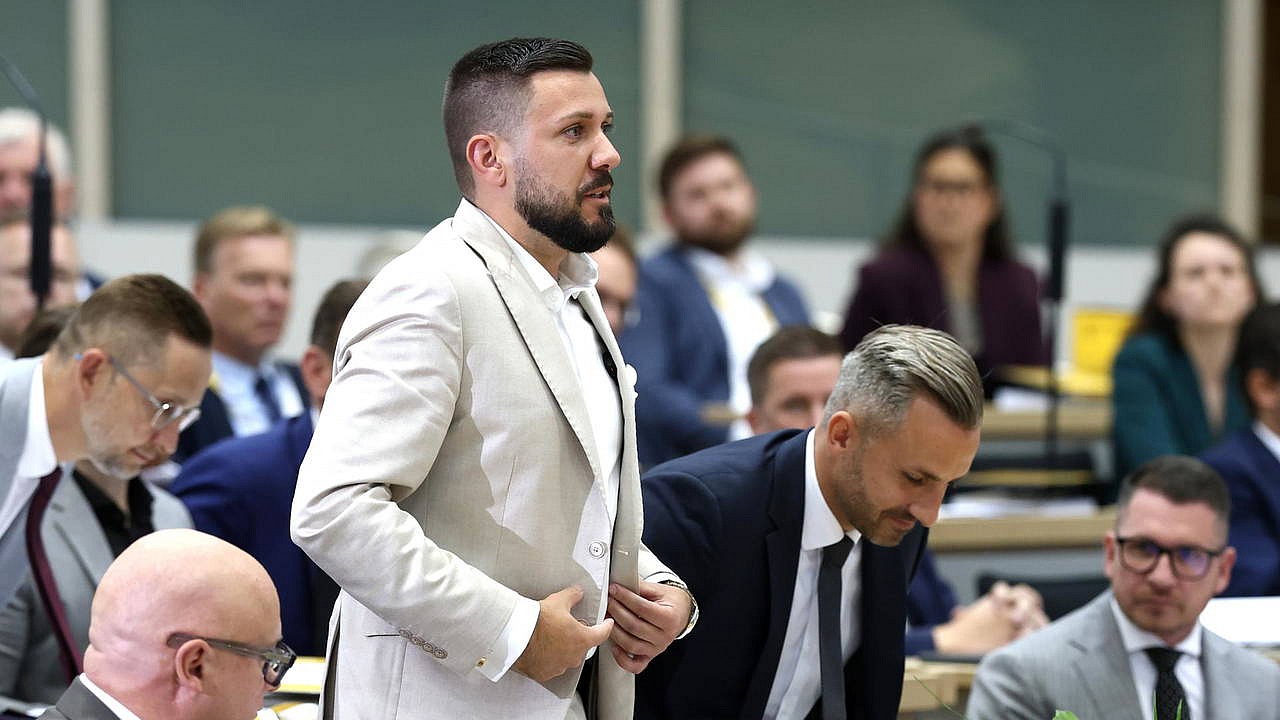 Almanya'da bir ilk: AfD'li Rausch meclis başkanı seçildi