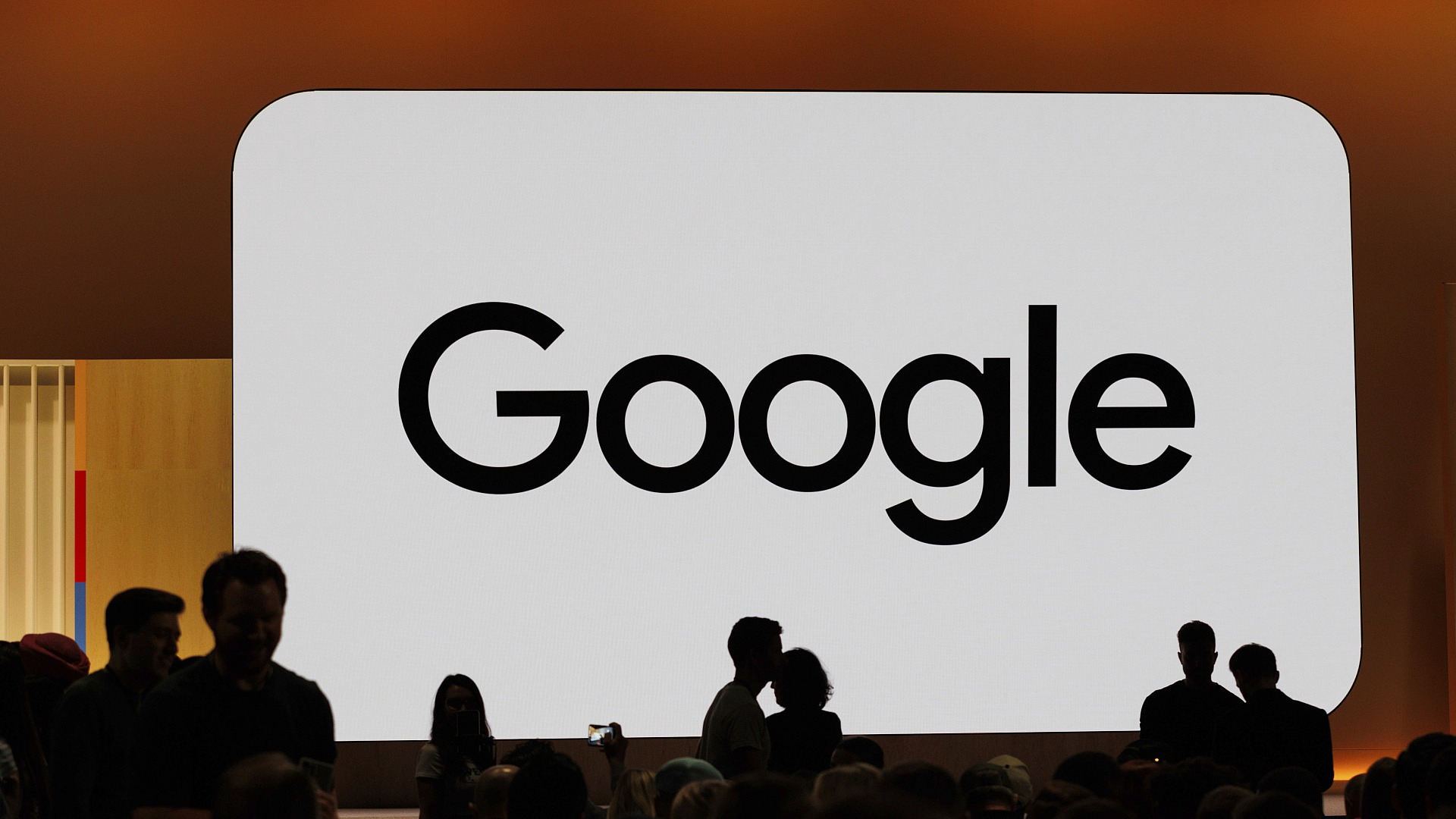 Alphabet'te yapay zeka endişesi: 500 milyar dolar eridi