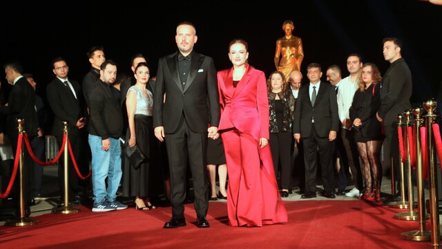 Altın Portakal Film Festivali'nde ünlüler şıklıkta yarıştı