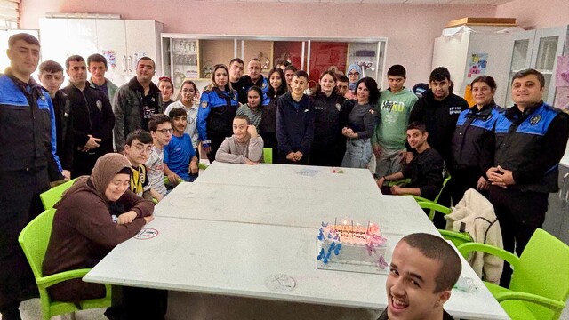 Amasya'da polis özel gereksinimli öğrencilere sürpriz yaptı