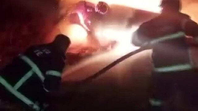 Amasya'da takla atan otomobilde yangın çıktı