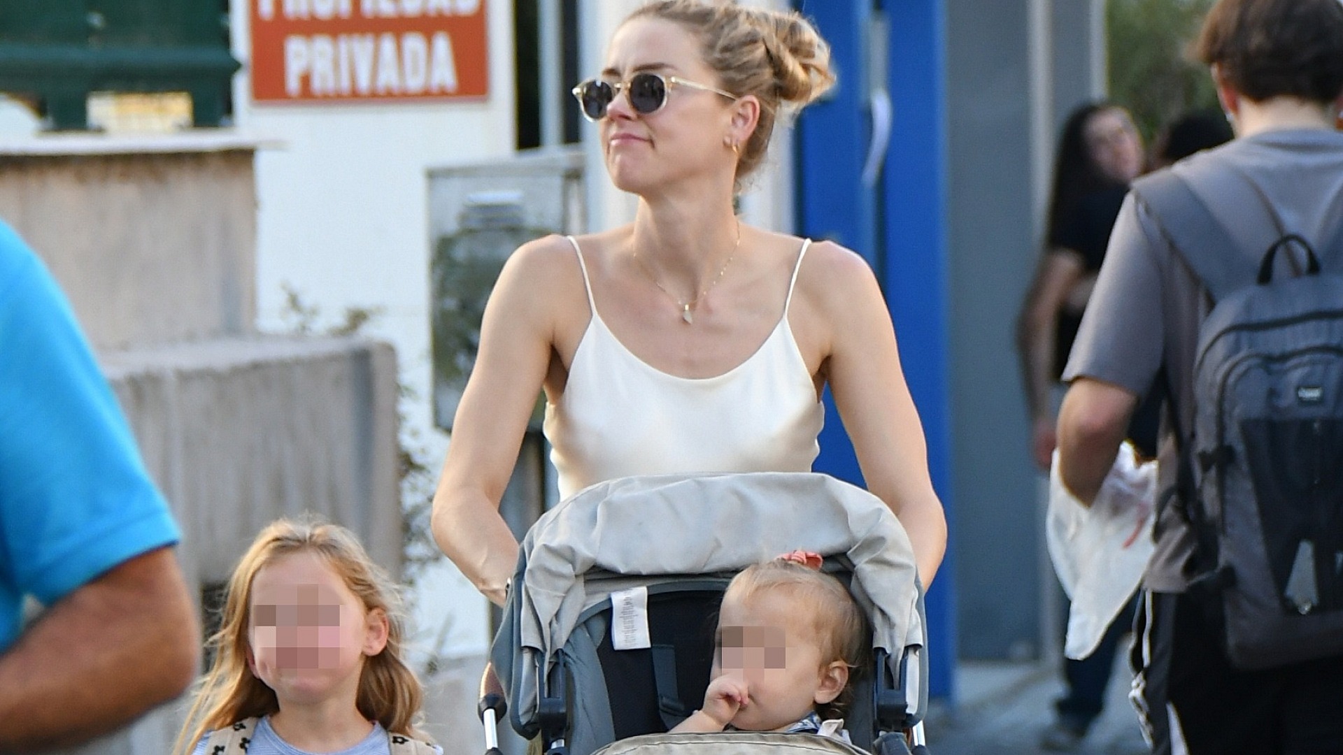 Amber Heard, İspanya'da üç çocuğuyla sakin bir yaşam sürüyor
