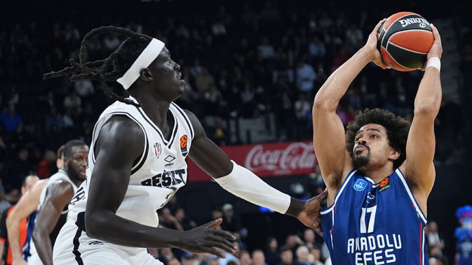 Anadolu Efes, Beşiktaş'ı EuroLeague'de mağlup etti
