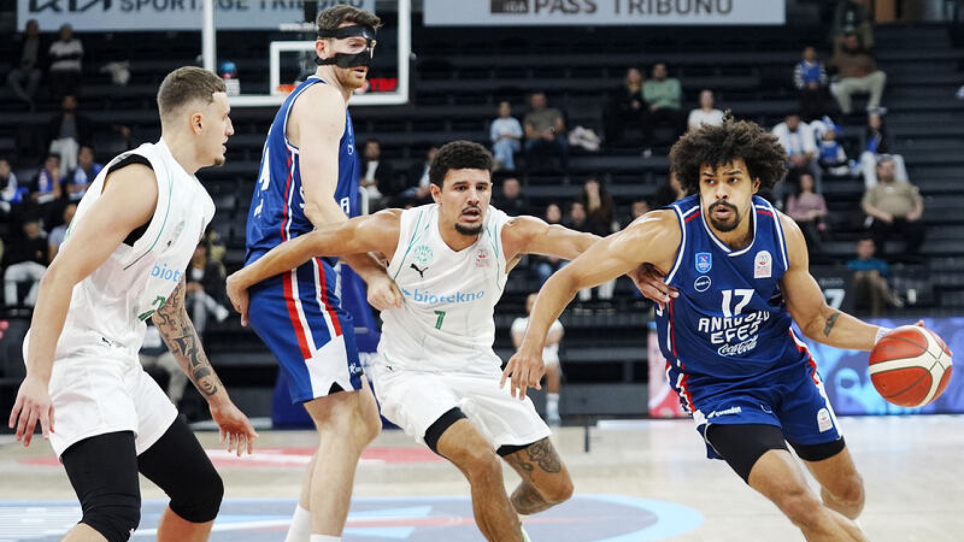 Anadolu Efes, Biotekno Körfez Basket'i evinde 93-77 yendi