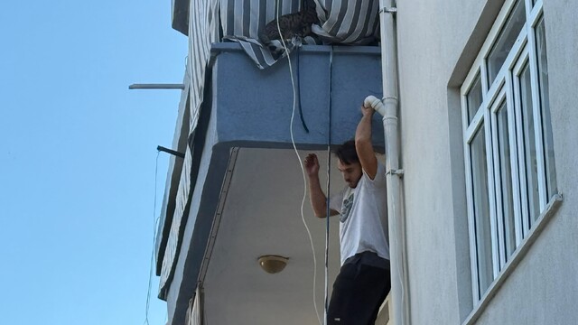 Antalya'da ev sahibi cinnet geçirip evi ateşe verdi