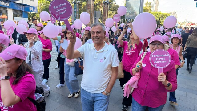 Antalya'da meme kanseri farkındalık yürüyüşü yapıldı