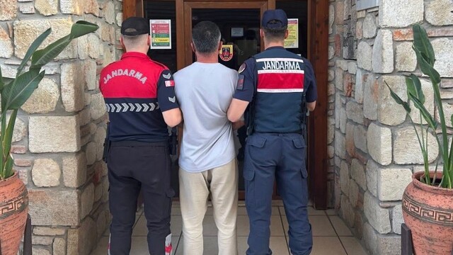 Antalya'da minibüs ve iş yerlerini kundaklayan şüpheli yakalandı