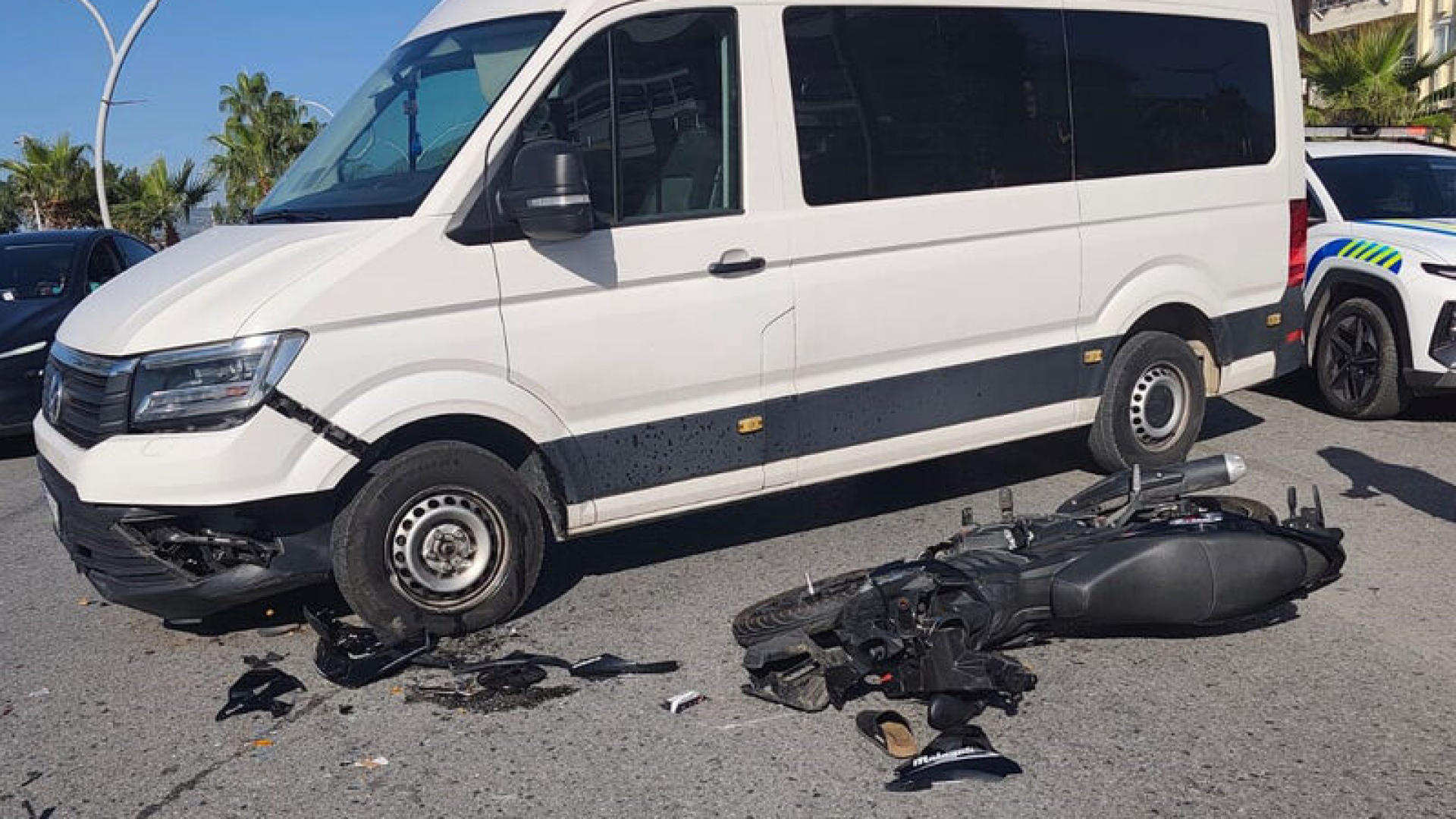 Antalya'da minibüsle çarpışan motosiklet sürücüsü öldü