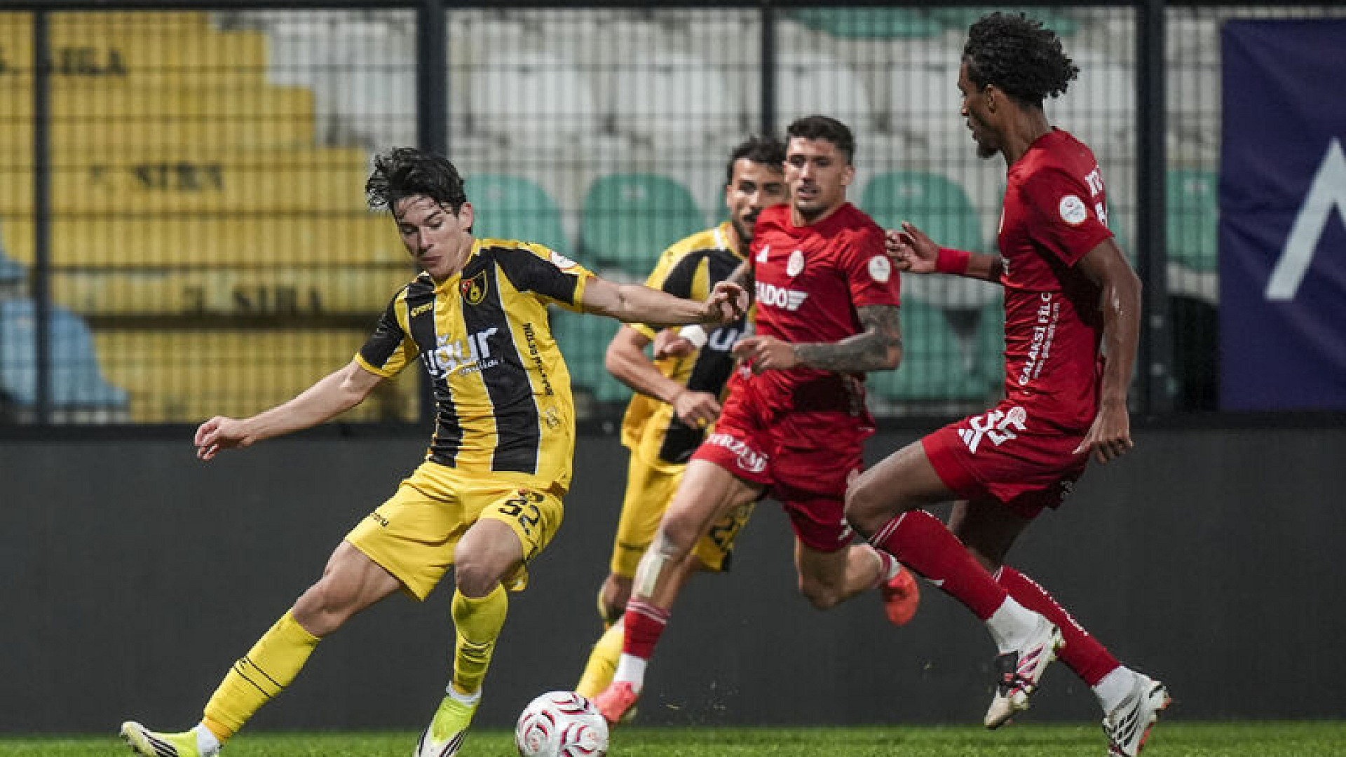 Antalyaspor, İstanbulspor'u deplasmanda 2-0 yendi
