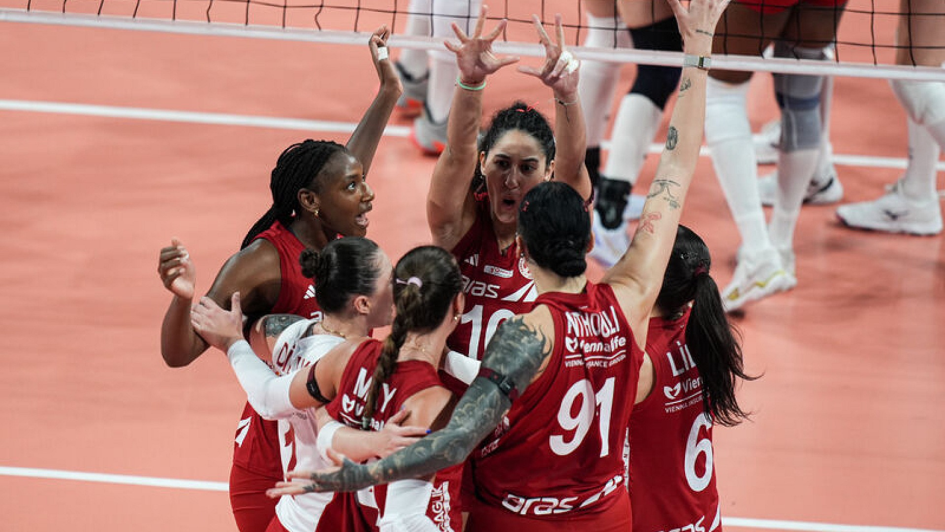 Aras Kargo, Galatasaray'ı voleybolda 3-2 mağlup etti