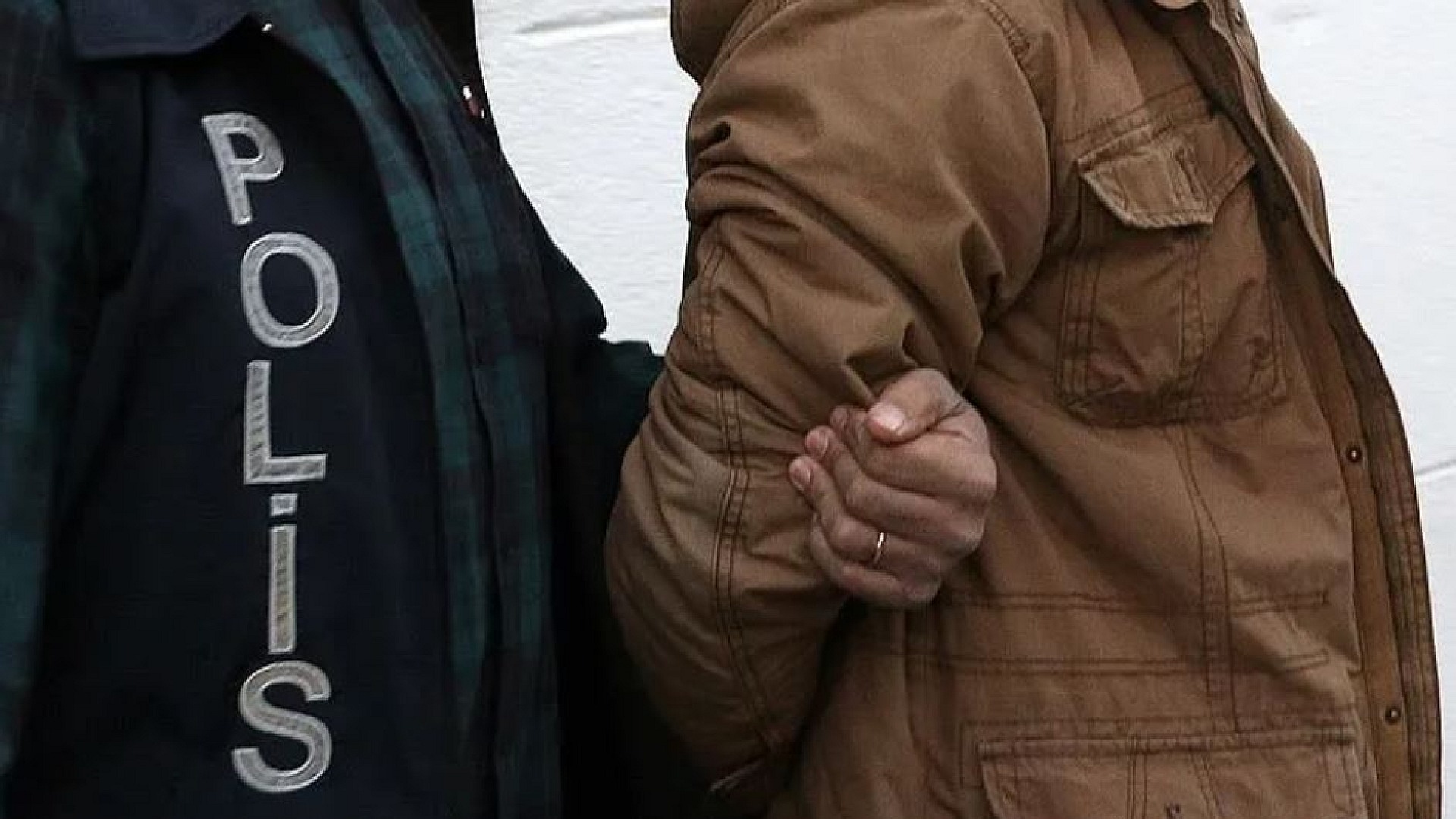 Ardahan'da rüşvet soruşturmasında 10 kişi tutuklandı