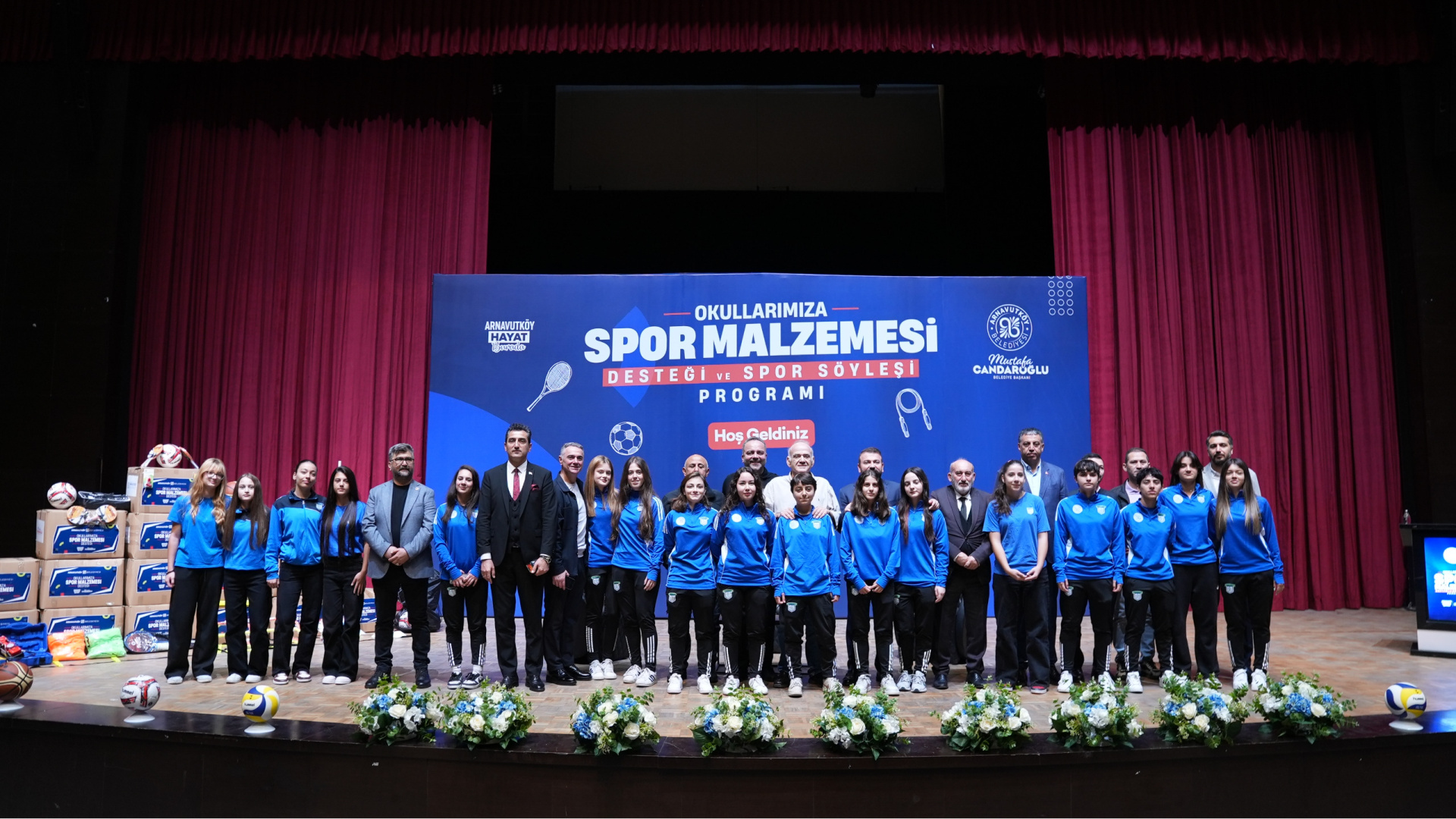 Arnavutköy'de okullara spor malzemesi desteği sağlandı