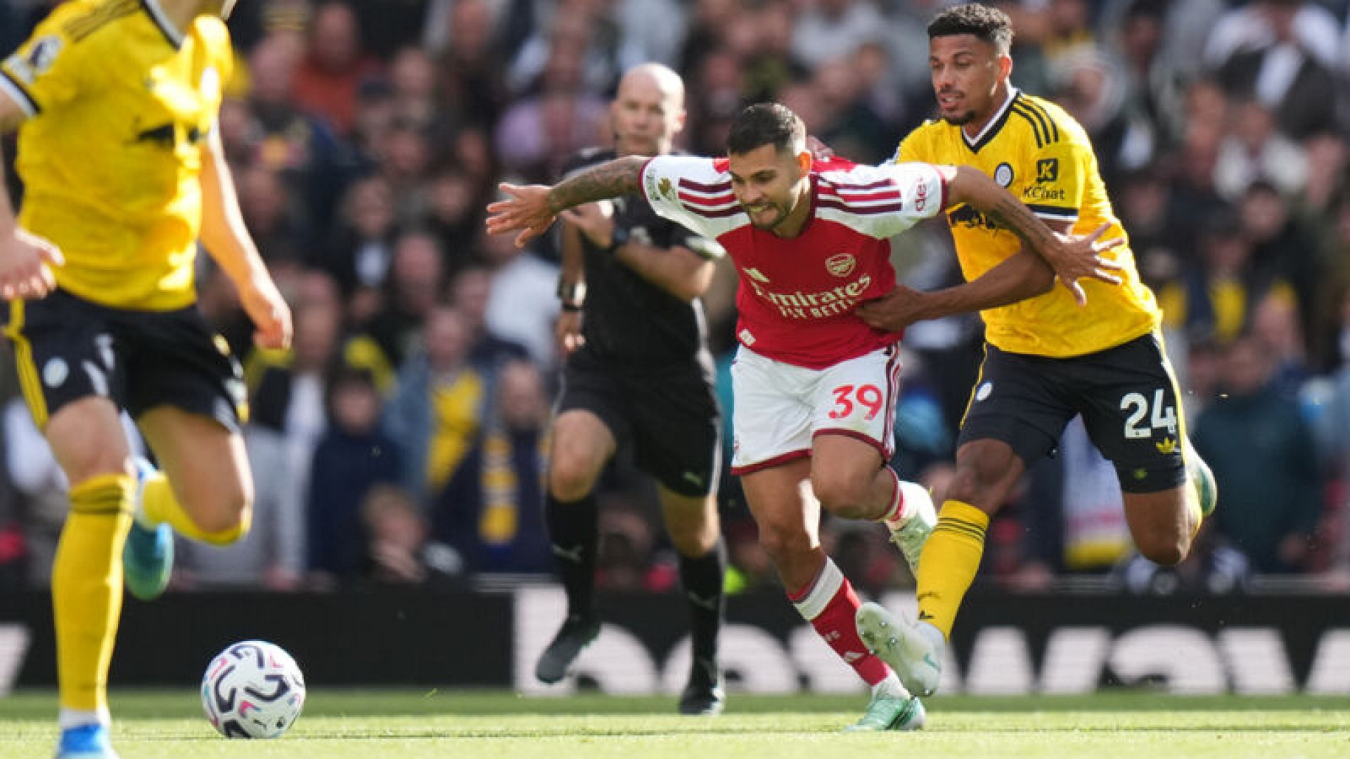 Arsenal, Leeds United'ı 2-1 yenerek puanını 15'e çıkardı