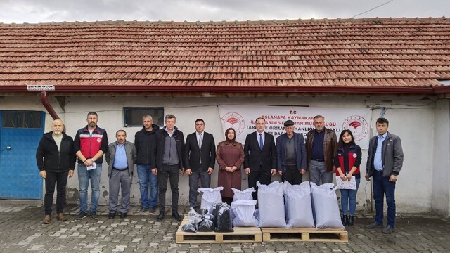 Aslanapa'da 8 üreticiye yüzde 50 hibeli tohum verildi
