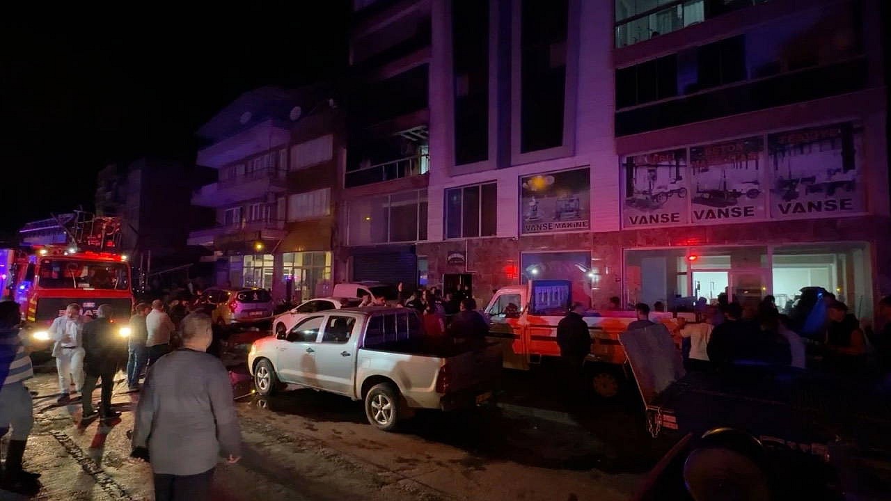Aydın'da 9 katlı binada yangın: 5 kişi dumandan etkilendi
