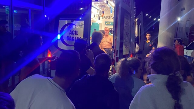 Ayvalık açıklarında batan tekneye müdahale: 8 kişi kurtarıldı