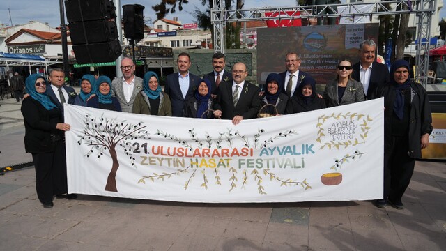 Ayvalık'ta 21. Uluslararası Zeytin Festivali başladı