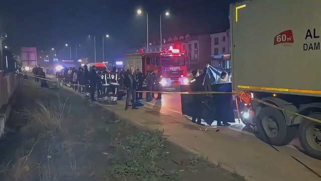 Balıkesir'de motosikletli Emre Ö. TIR'a çarptı