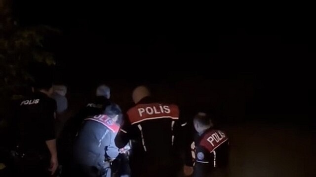 Bartın'da ırmağa atlayan kişi itfaiye tarafından kurtarıldı