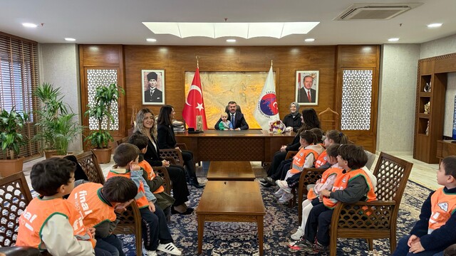 Başkan Çetinkaya, anaokulu öğrencilerini makamında ağırladı