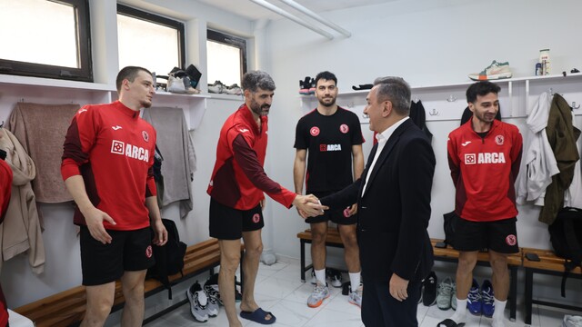 Başkan Dere, Sungurlu Belediyespor ve Galatasaray'ı ziyaret etti