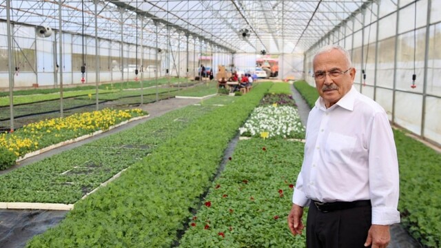 Başkan Güler, çiçek üretimiyle ekonomiye katkı sağladı
