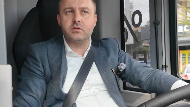 Başkan Yüksel, elektrikli otobüsleri tanıttı ve sürüş yaptı