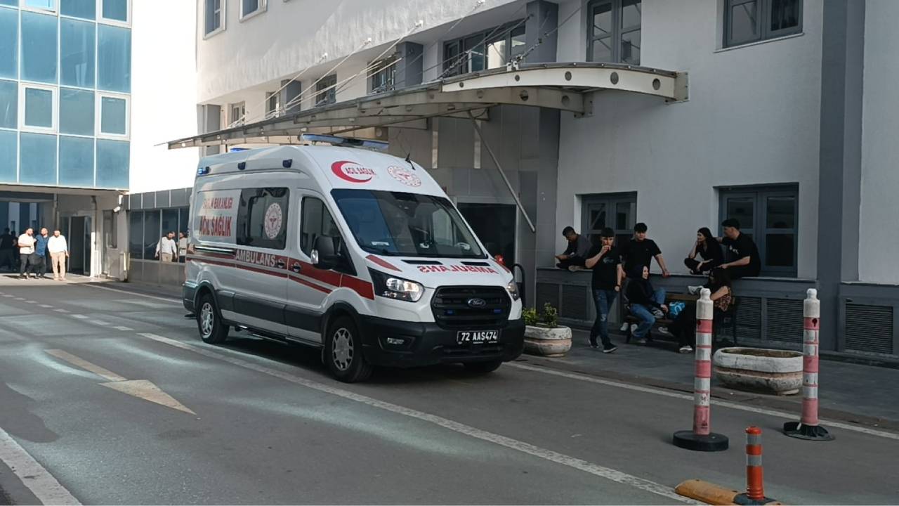 Batman'da balkon yıkarken elektrik akımına kapılan kadın öldü