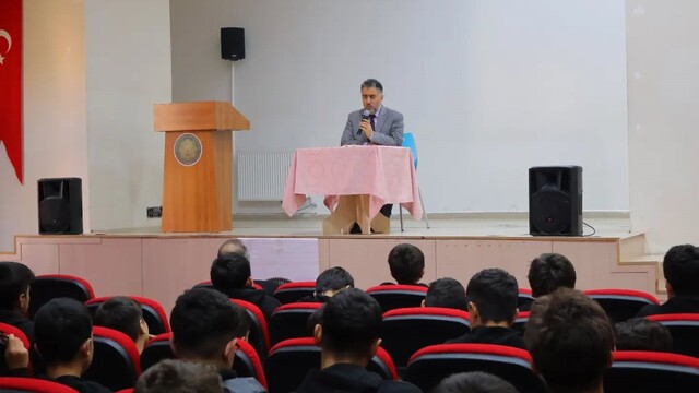 Bayburt İl Müftüsü Bektaş, imam hatipli öğrencilerle buluştu