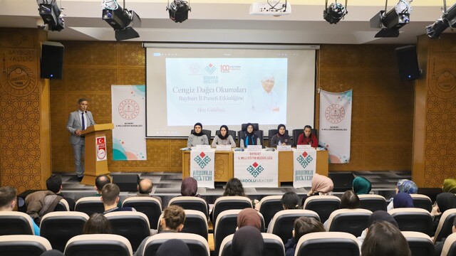 Bayburt'ta Cengiz Dağcı paneli düzenlendi
