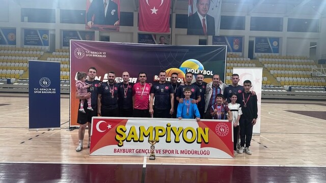 Bayburt'ta kamu spor oyunları futsal birinciliği sona erdi