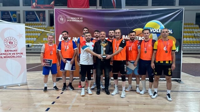 Bayburt'ta Kamu Spor Oyunları voleybol birinciliği sona erdi