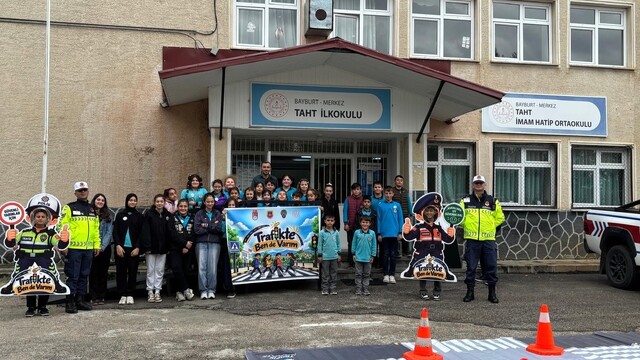Bayburt'ta köy okulunda trafik güvenliği projesi başladı