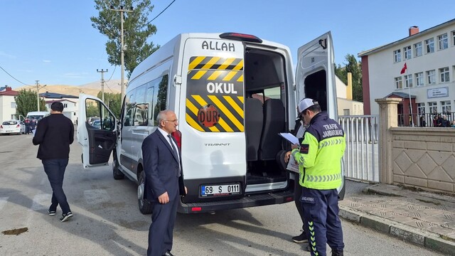Bayburt'ta öğrenci servis araçları denetlendi