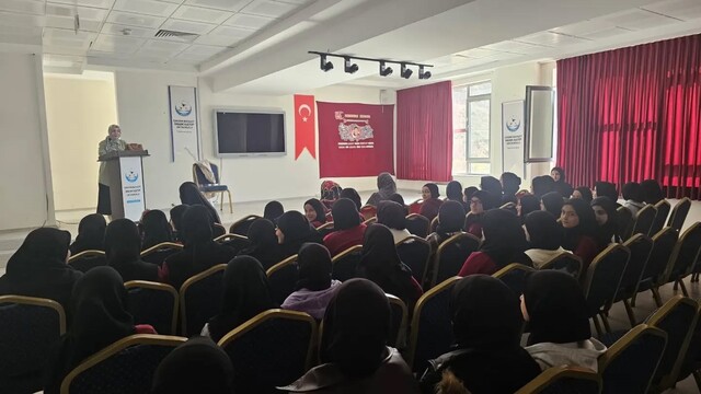 Bayburt'ta öğrencilere sabır ve tevekkülün önemi anlatıldı