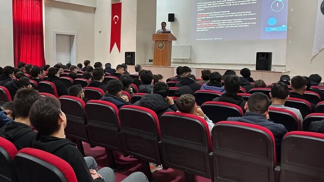 Bayburt'ta öğrencilere siber güvenlik semineri düzenlendi