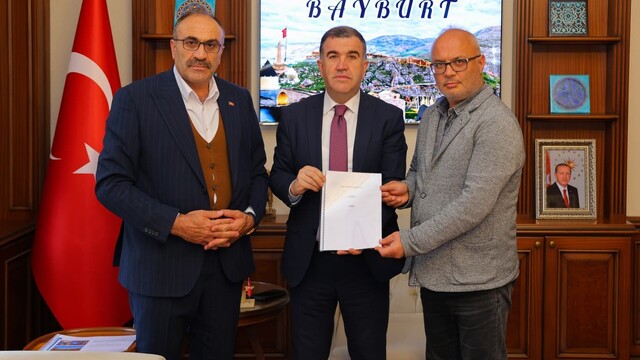 Bayburt'ta petrol potansiyeli raporu Vali Eldivan'a sunuldu
