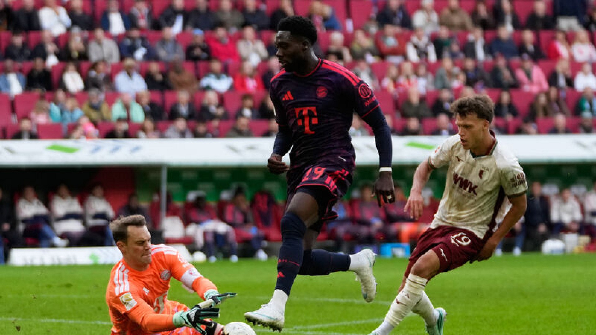 Bayern Münih, Augsburg ile 2-2 berabere kaldı