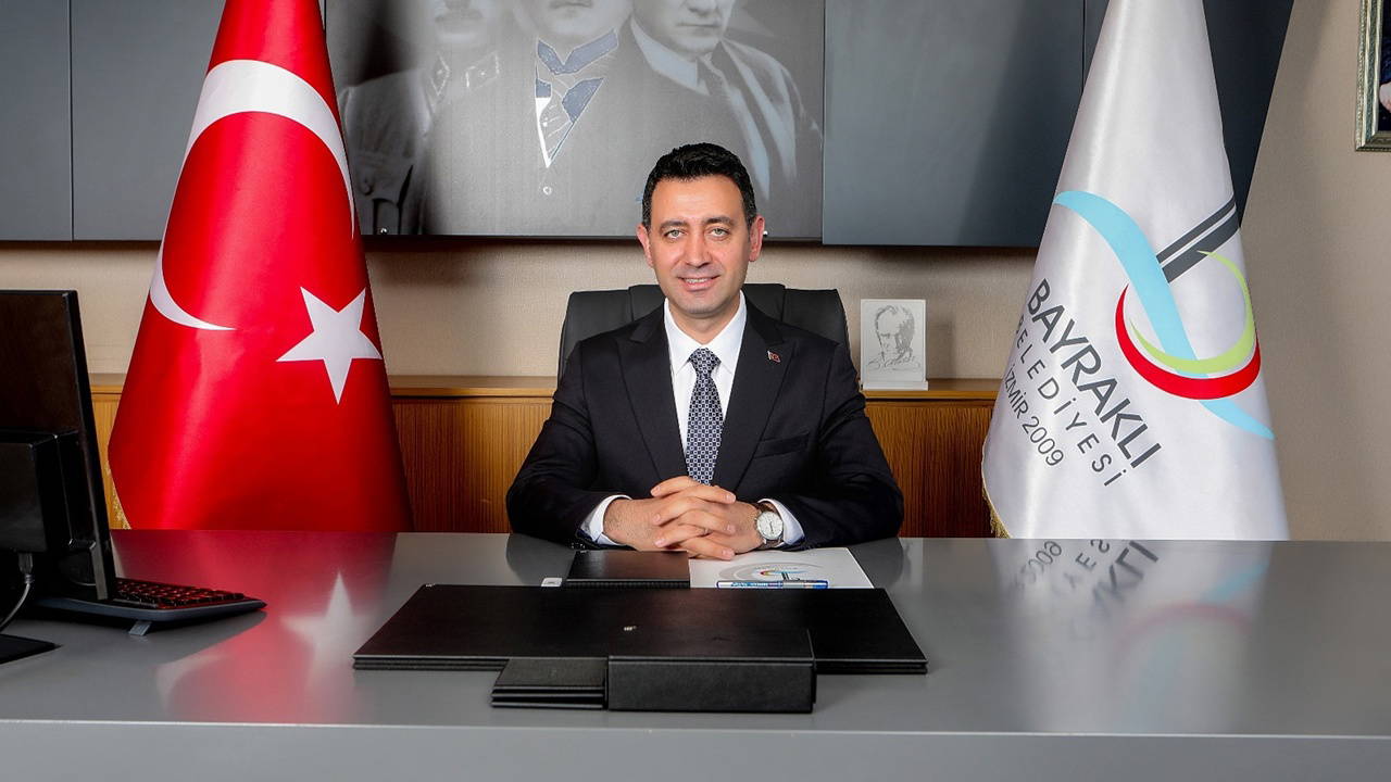 Bayraklı Belediye Başkanı İrfan Önal, CHP'den istifa etti