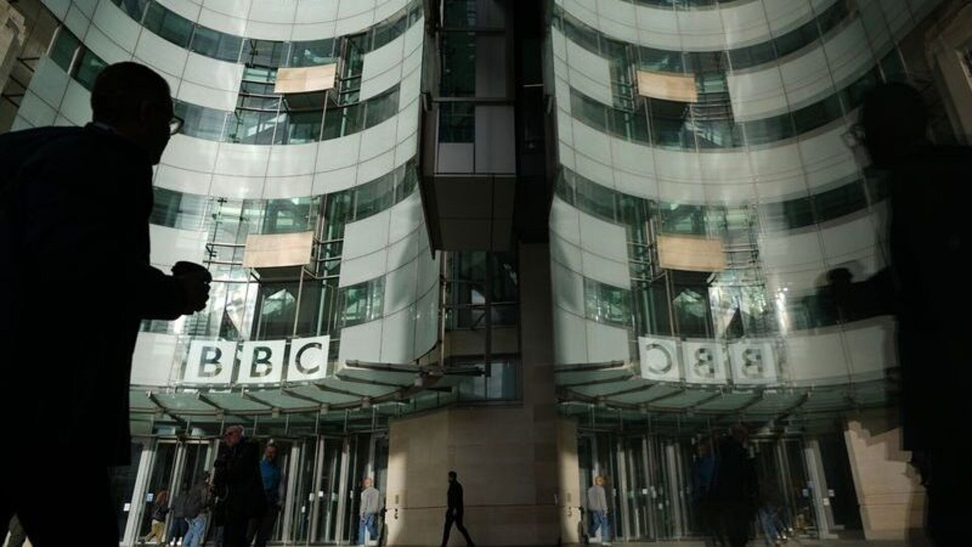 BBC, 500 milyon sterlin tasarruf için işten çıkardı