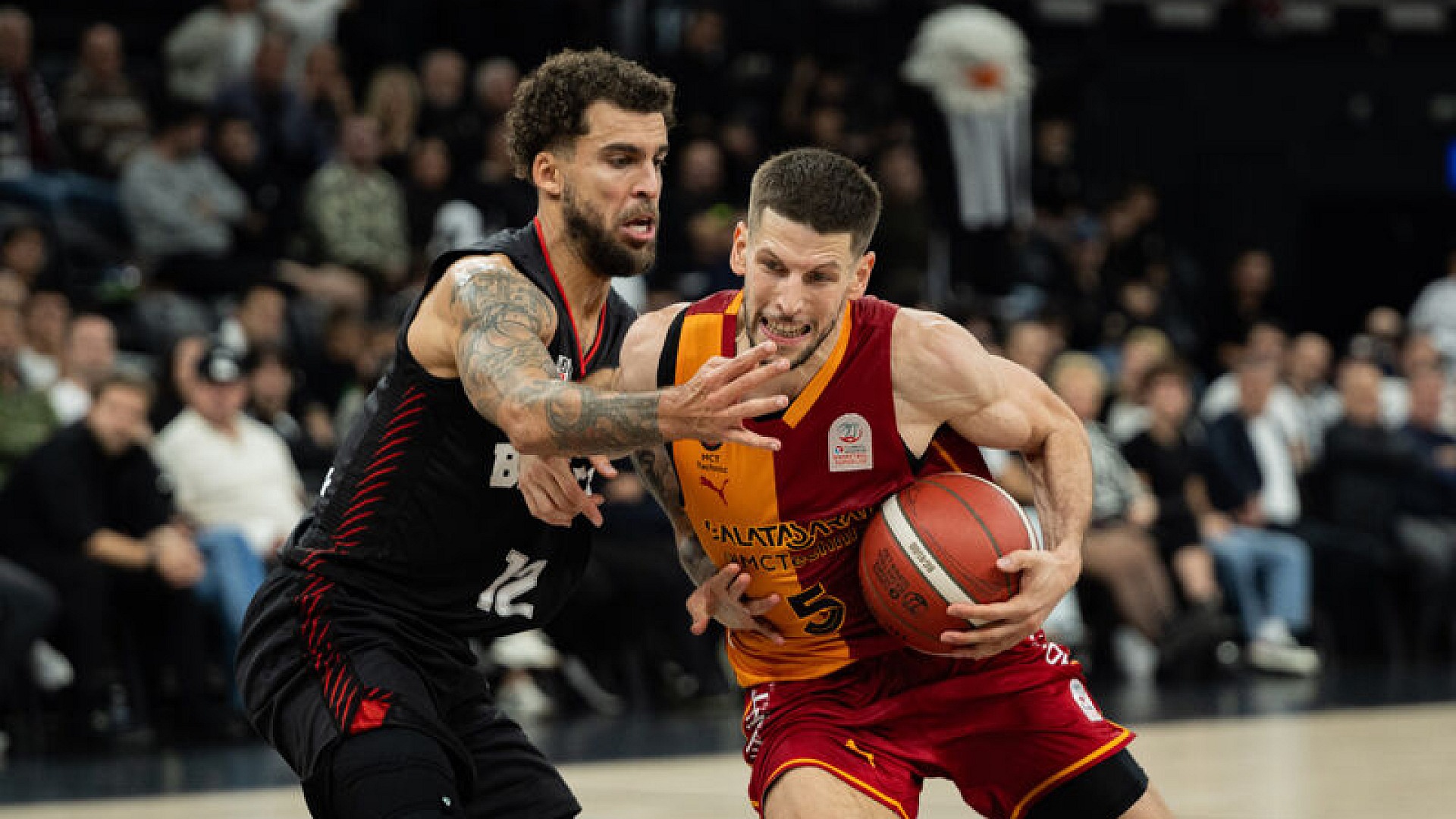 Beşiktaş, Galatasaray'ı 83-80 yenerek derbiden galip ayrıldı