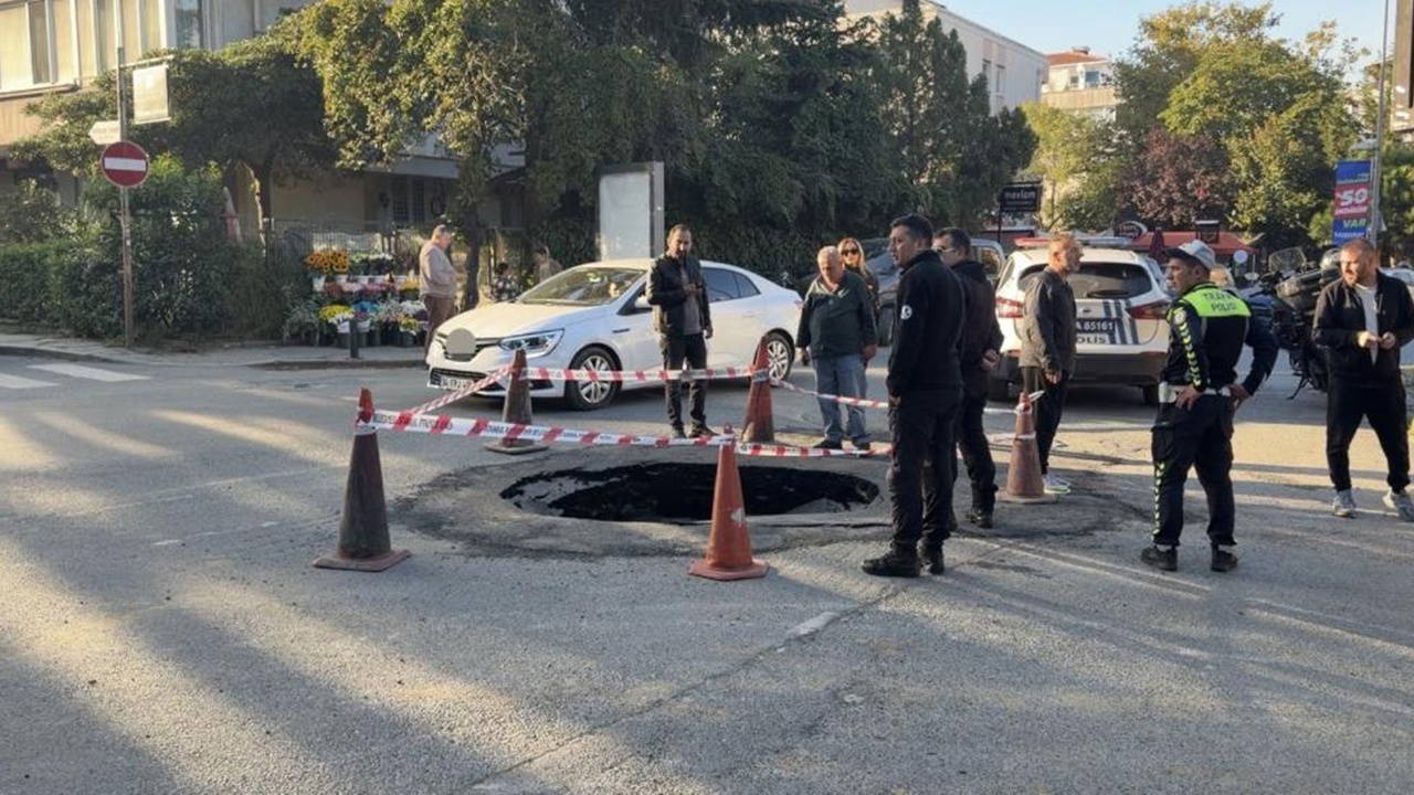Beşiktaş'ta ana caddede çöken yol nedeniyle trafik aksadı