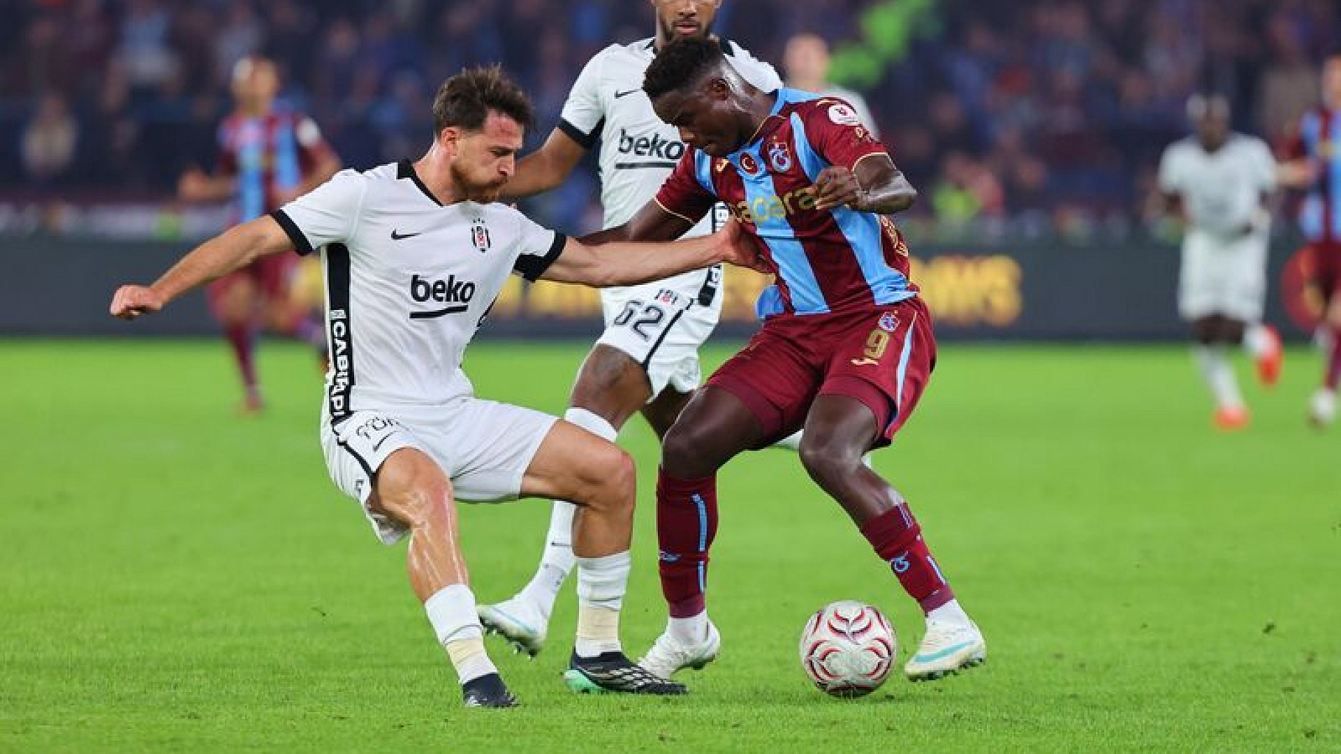 Beşiktaş, Trabzonspor'a 2-0 mağlup oldu