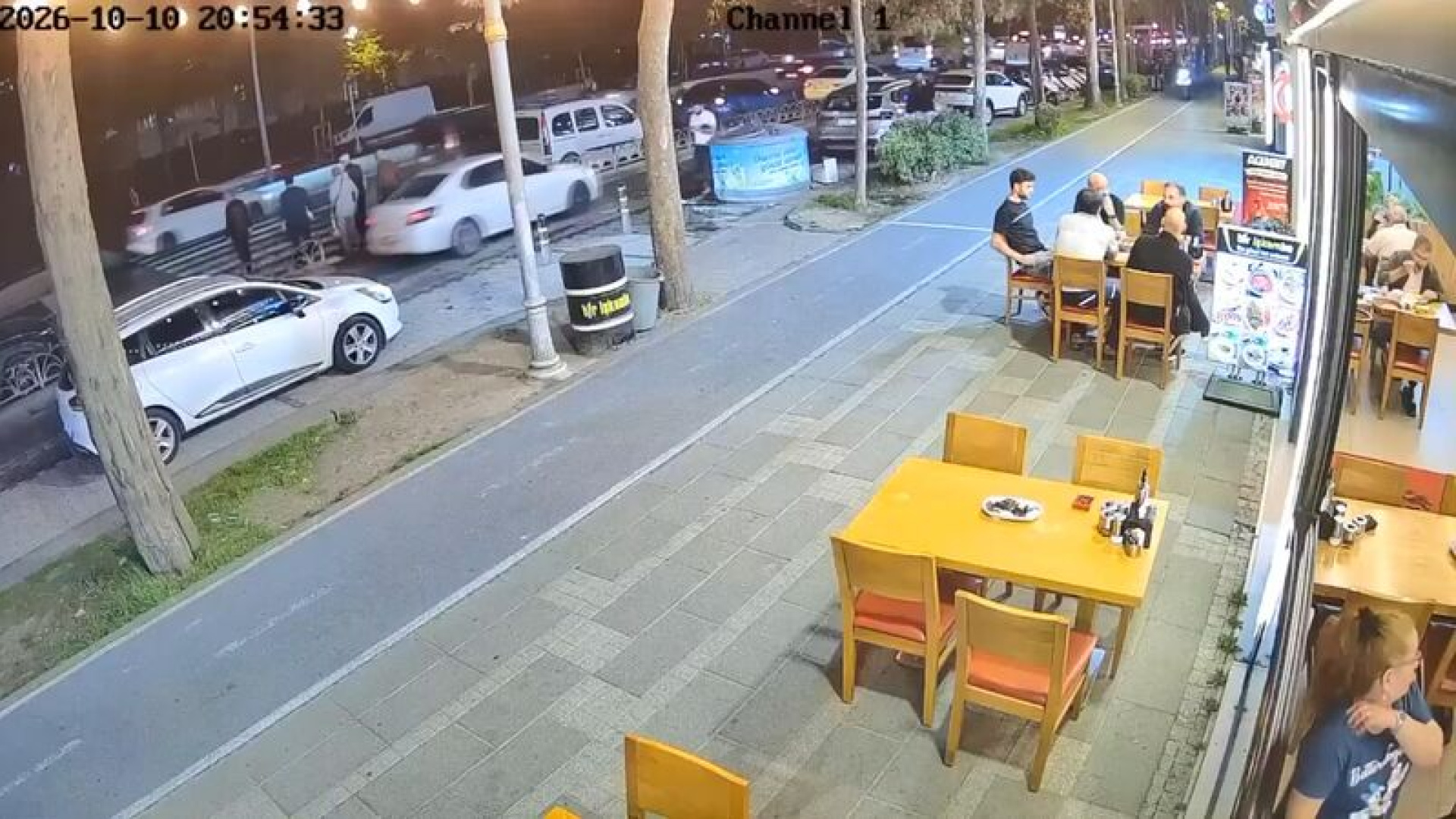 Beylikdüzü'nde yaya geçidinde motosiklet kazası: 1 ölü