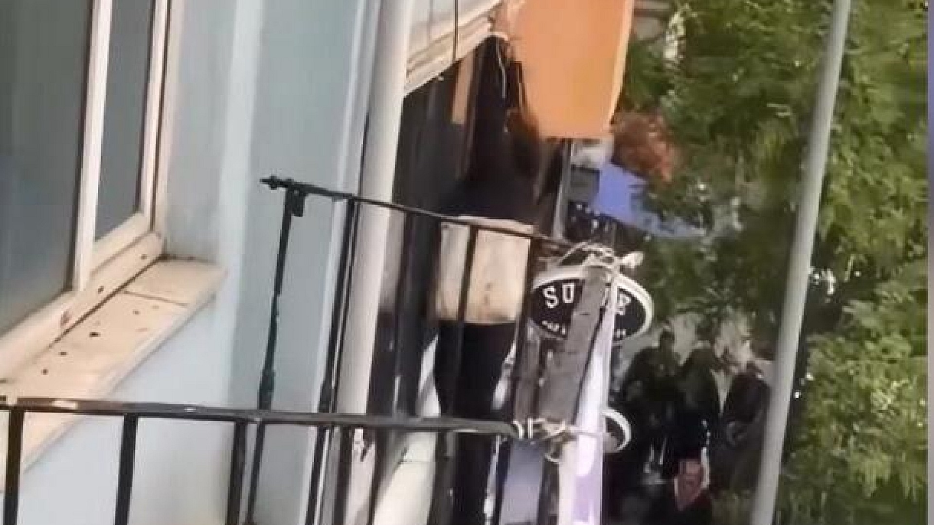 Beyoğlu'nda otel tabelasından düşen Deniz Ece Y. hastaneye
