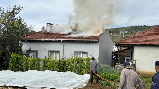 Bilecik'te kaynak sırasında kıvılcımlar yangına neden oldu