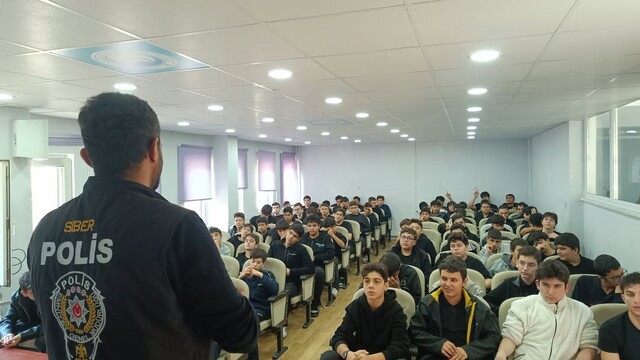 Bilecik'te okul saldırıları ve siber zorbalık bilgilendirmesi