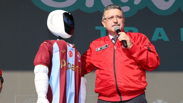 BilimFest Trabzon'da açılışı yapay zeka robottan geldi