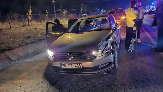 Bingöl'de otomobil yayalara çarptı: 2 kişi ağır yaralandı