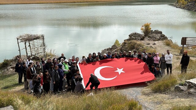 Bitlis Maarif Ailesi Nemrut'ta doğa yürüyüşü düzenledi